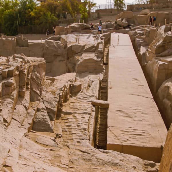 Obelisco inacabado de Asuán, muestra de la antigua técnica de cantería egipcia.