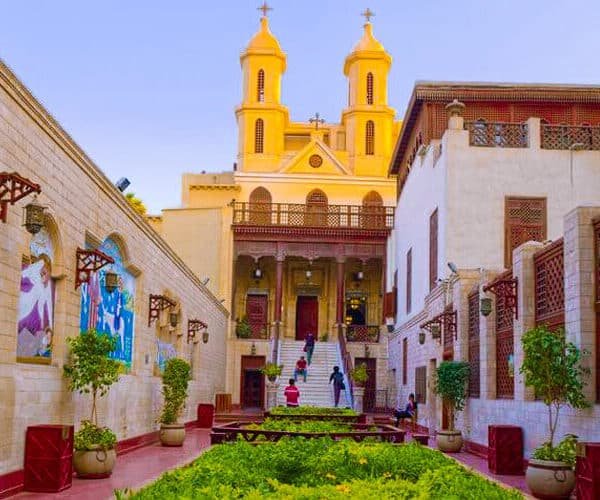 Iglesia Colgante en El Cairo, Egipto, con su arquitectura única.