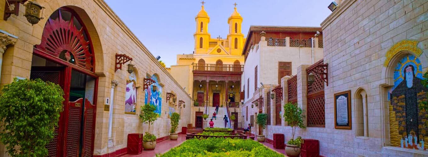 Iglesia Colgante en El Cairo, Egipto, con su arquitectura única.