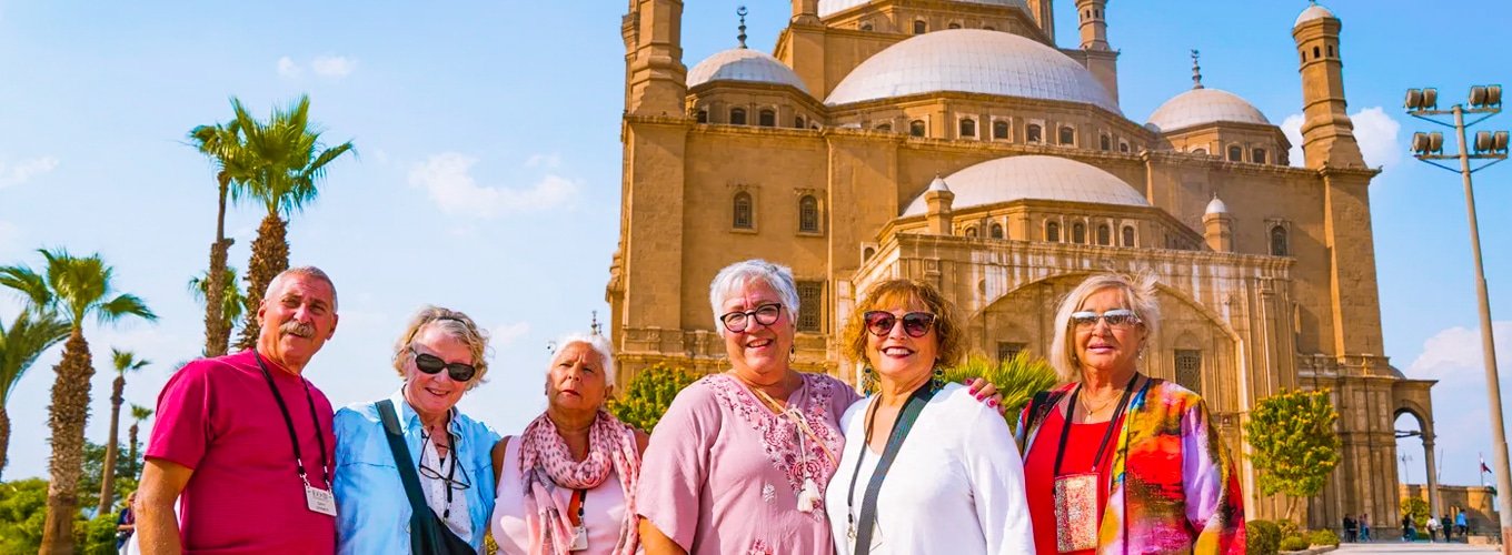 Grupo de viajeros en la Ciudadela de El Cairo