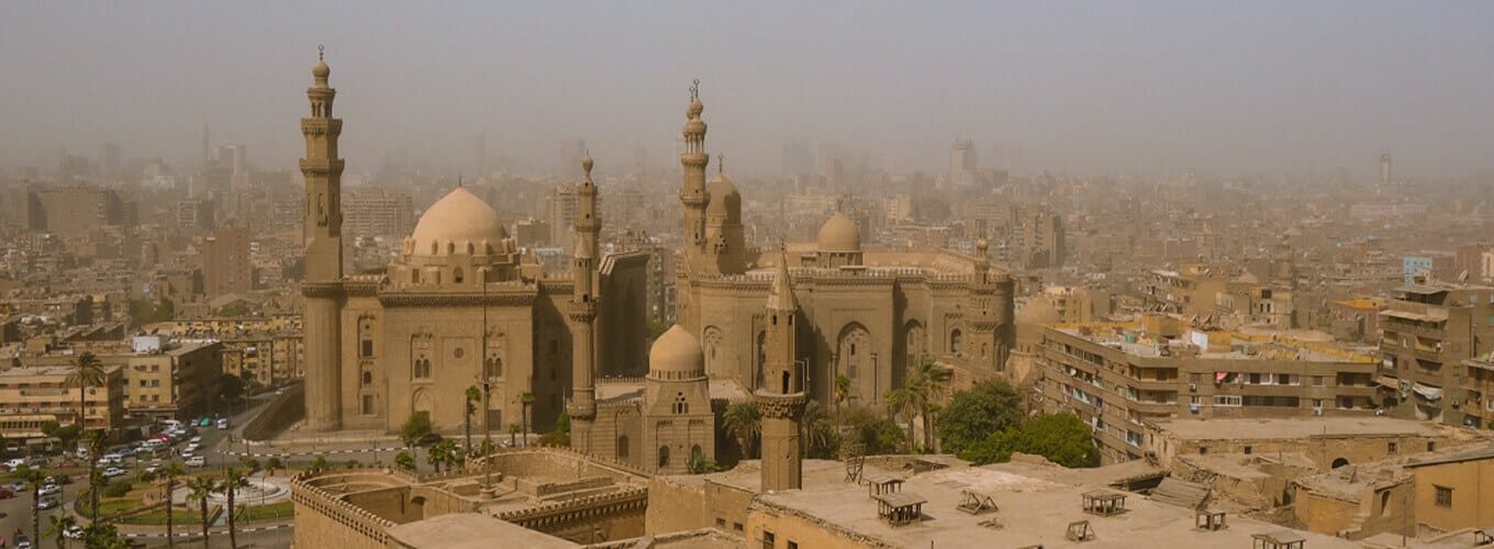 Sultán Hassan y la Mezquita Al-Rifai en El Cairo, arquitectura impresionante.