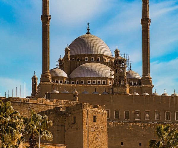 Vista remota impresionante de la Ciudadela de Saladino en El Cairo.