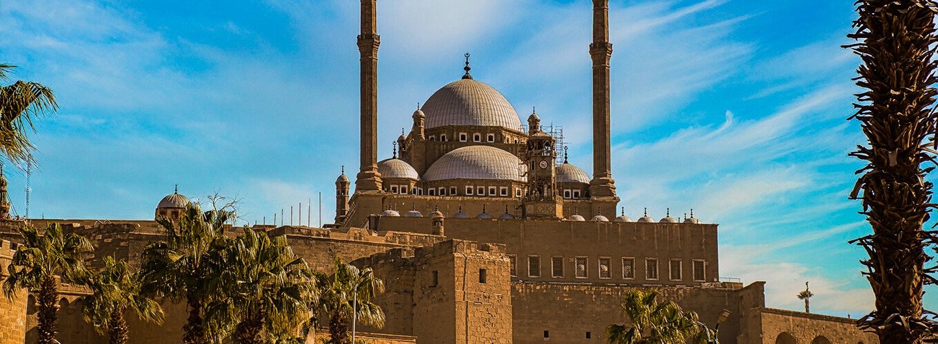 Vista remota impresionante de la Ciudadela de Saladino en El Cairo.