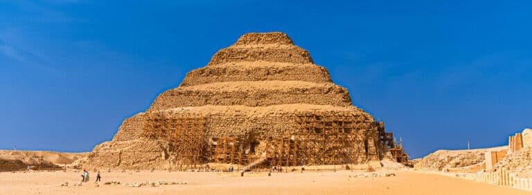 La Pirámide de Zoser: Maravilla del Antiguo Egipto