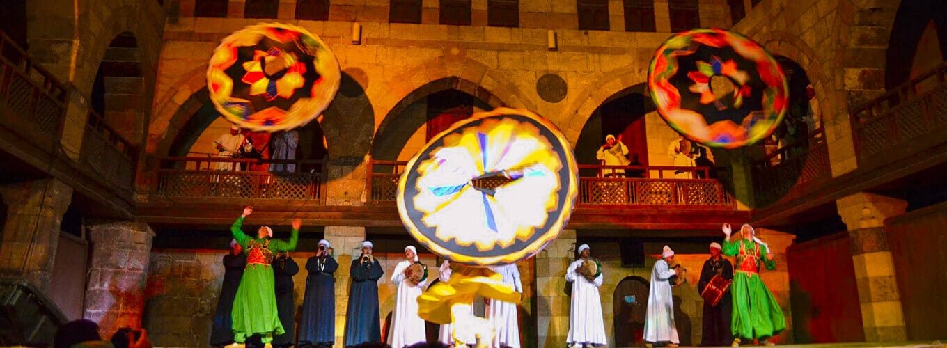 Espectáculo vibrante de La Agencia Al Ghouri en El Cairo.