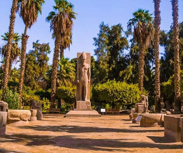 Vista panorámica de las ruinas de la ciudad de Menfis en El Cairo, Egipto.