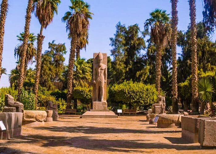 Vista panorámica de las ruinas de la ciudad de Menfis en El Cairo, Egipto.