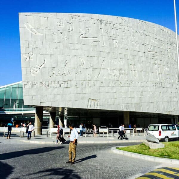 Biblioteca de la antigua Alejandría, símbolo del conocimiento y el aprendizaje.