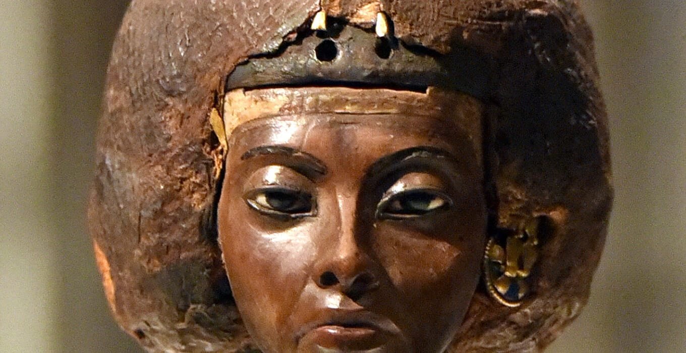 mujer egipcia famosa