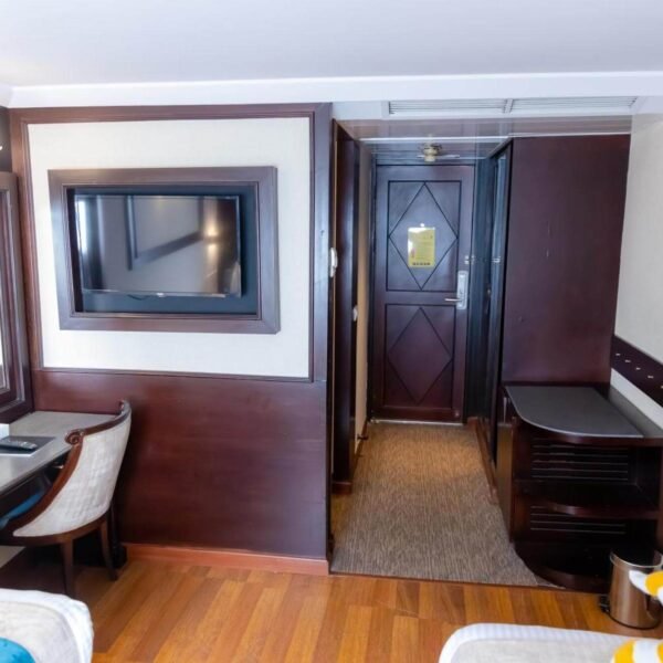 Efecto de sombra azul en el río Nilo durante un crucero.