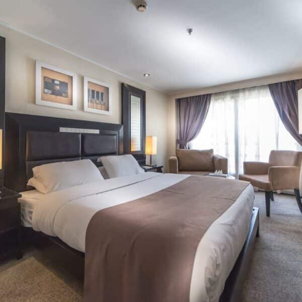 Concierto en un crucero por el Nilo con música vibrante.