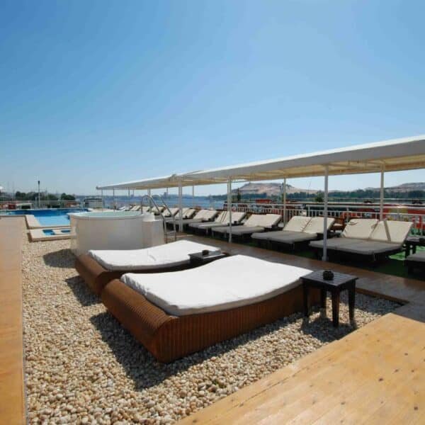 Espectacular crucero por el Nilo con vistas impresionantes y cultura fascinante.