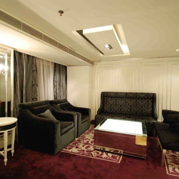 Crucero por el Nilo con vistas panorámicas y monumentos culturales.