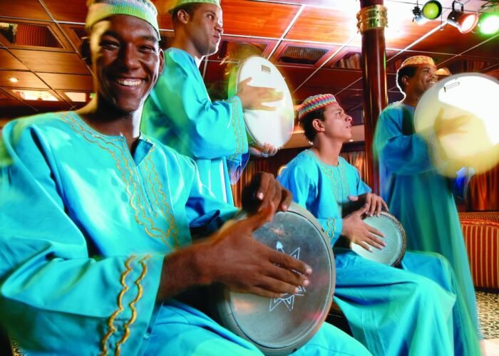 Radamis disfrutando de un crucero por el Nilo con paisajes impresionantes