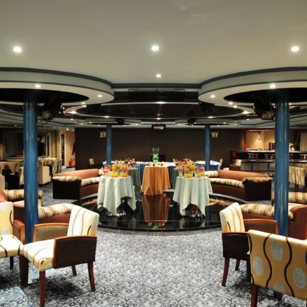 Crucero Royal Ruby en el Nilo con vistas escénicas y lujosas.