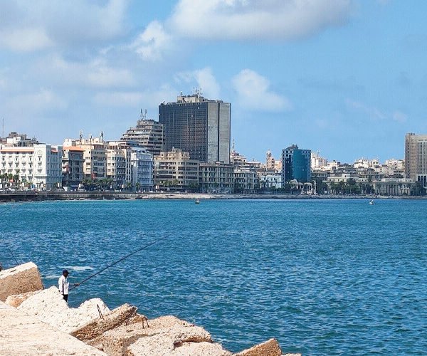 Vista espectacular de la playa de Alexandria con arena dorada y aguas cristalinas.